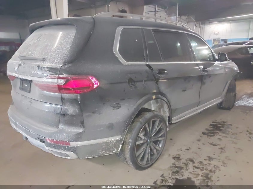 2022 BMW X7