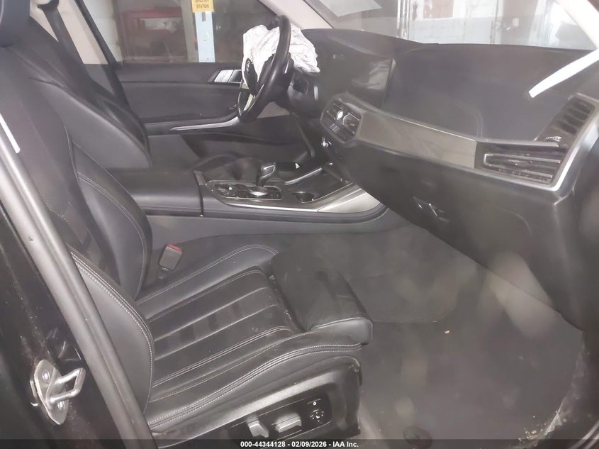 2022 BMW X7