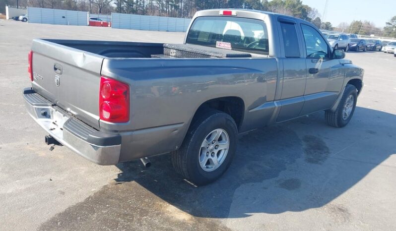 
								2005 Dodge Dakota full									