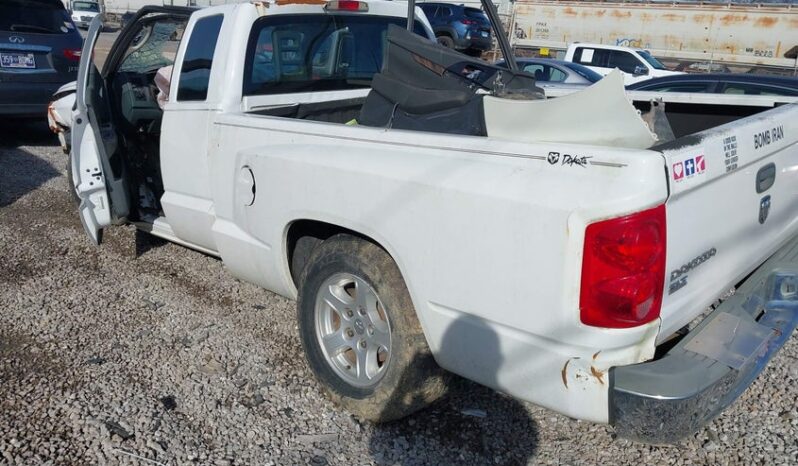 
								2005 Dodge Dakota full									