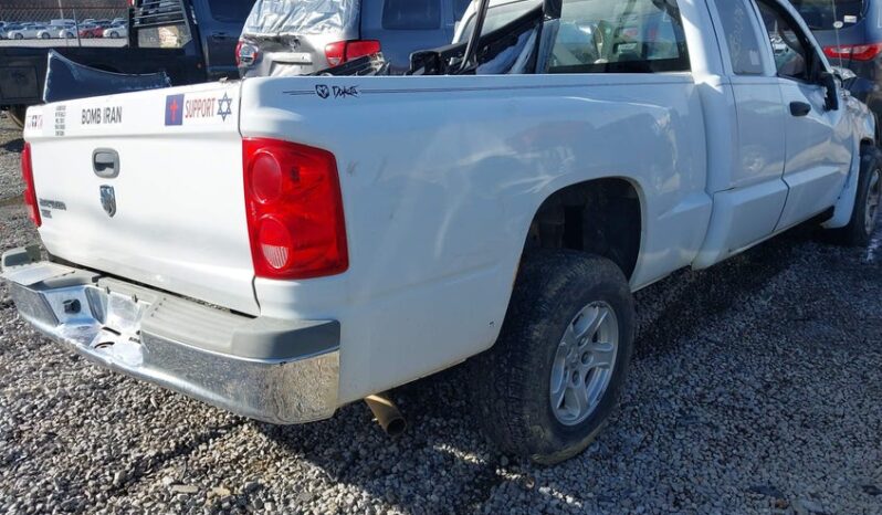 
								2005 Dodge Dakota full									