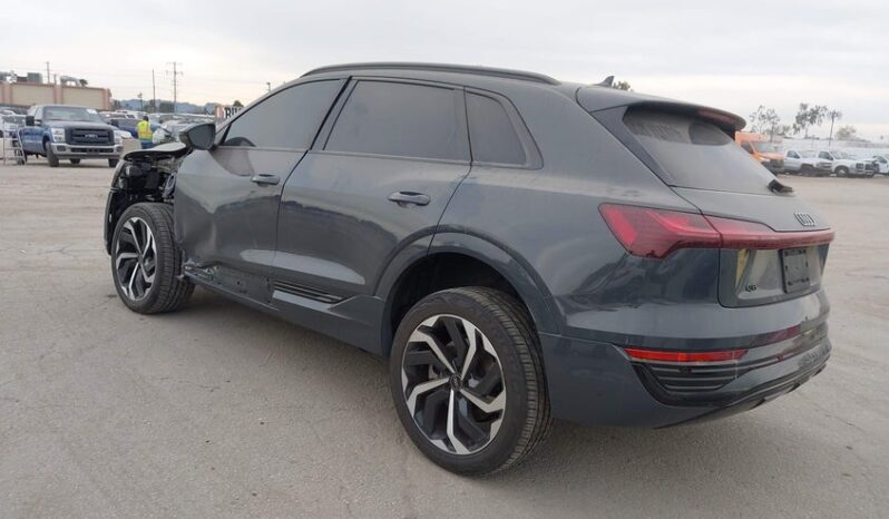 
								2024 Audi Q8 full									
