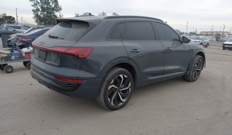 
								2024 Audi Q8 full									