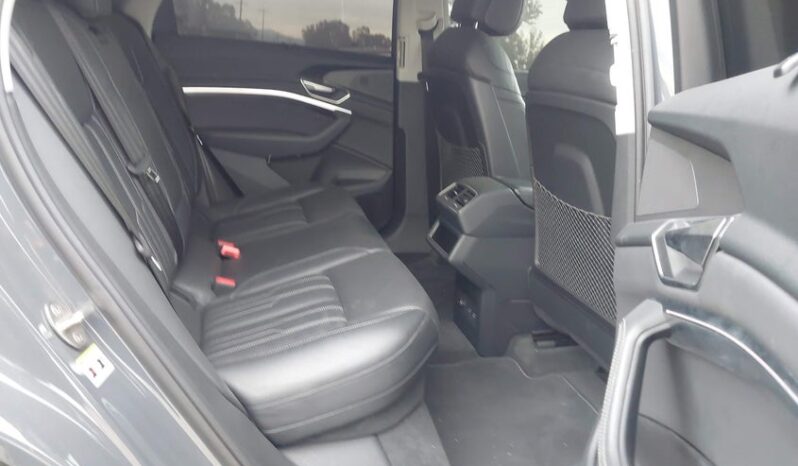 
								2024 Audi Q8 full									