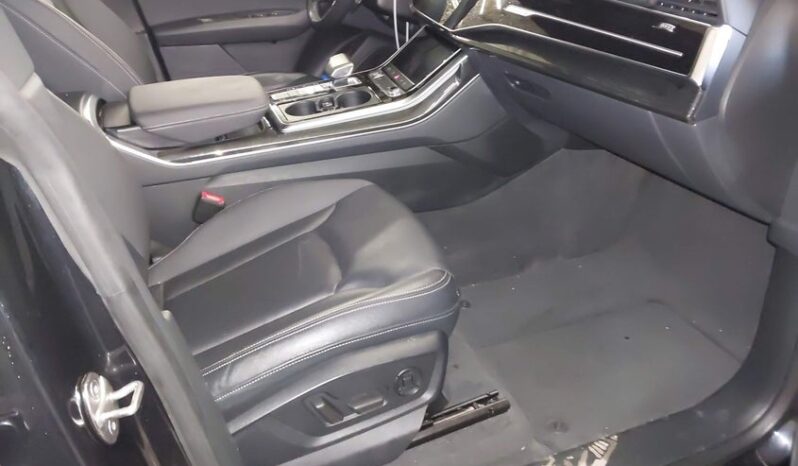 
								2020 Audi Q8 full									