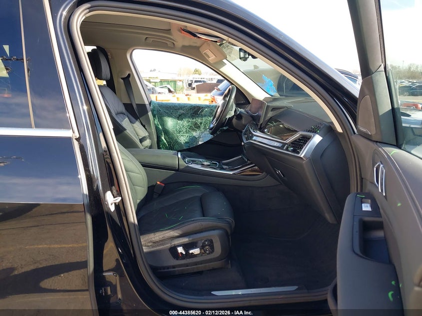 2025 BMW X7