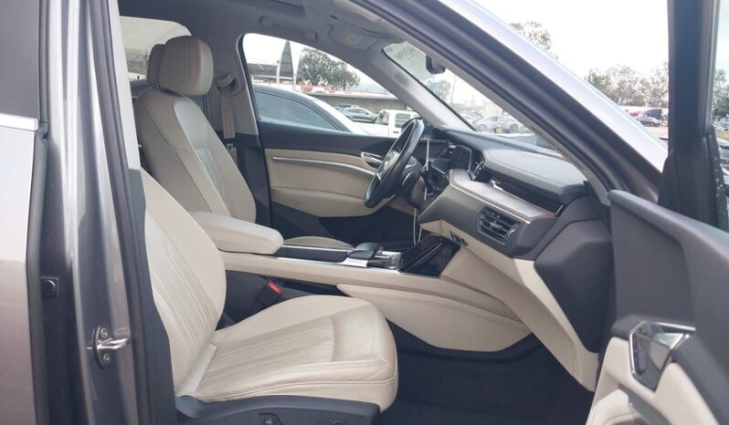 
								2019 Audi E-tron full									
