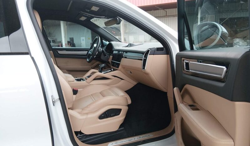 
								2022 Porsche Cayenne full									