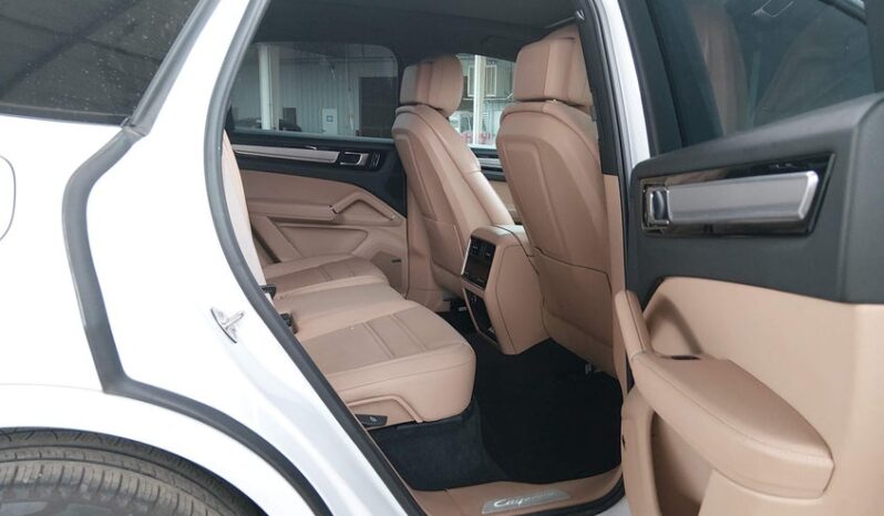 
								2022 Porsche Cayenne full									