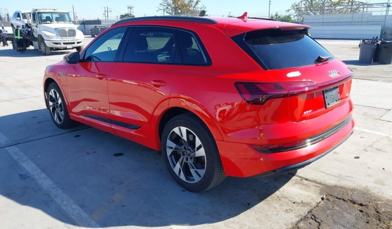
								2022 Audi E-tron full									