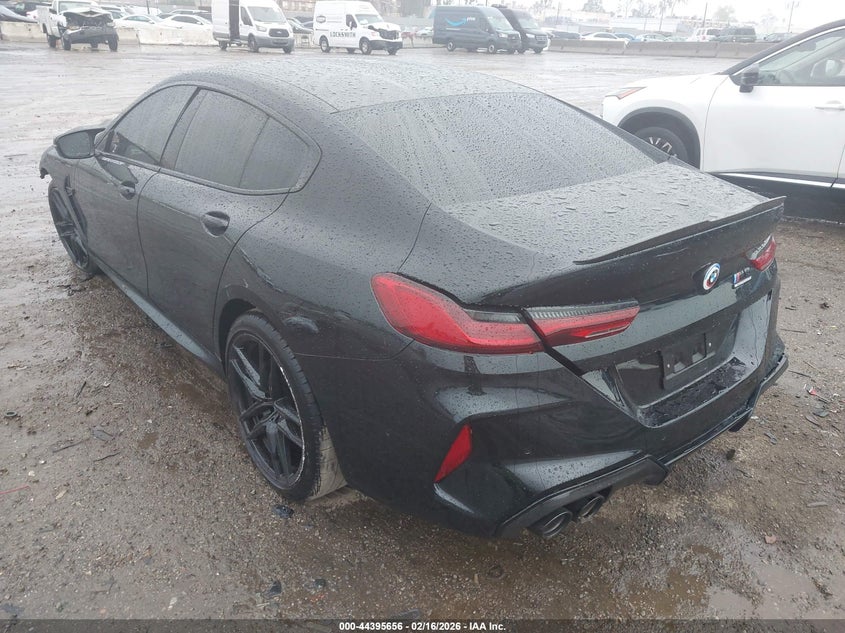 2023 BMW M8