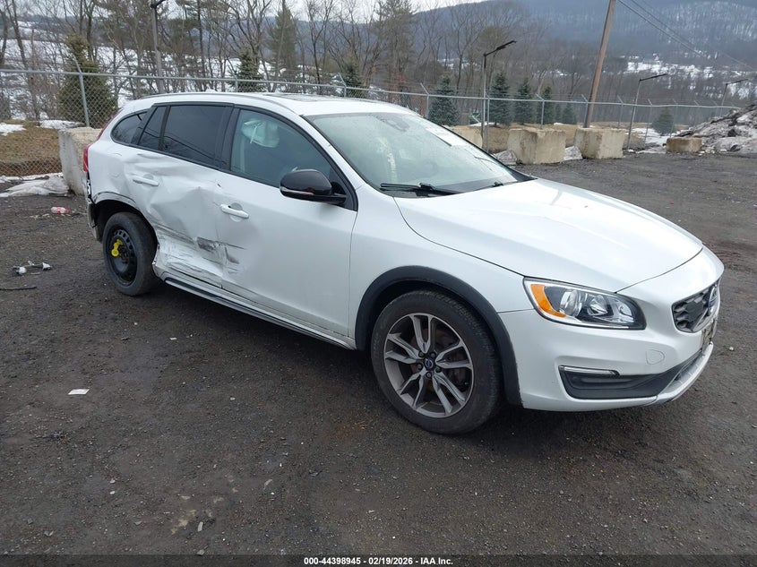 2018 Volvo V60 cross country