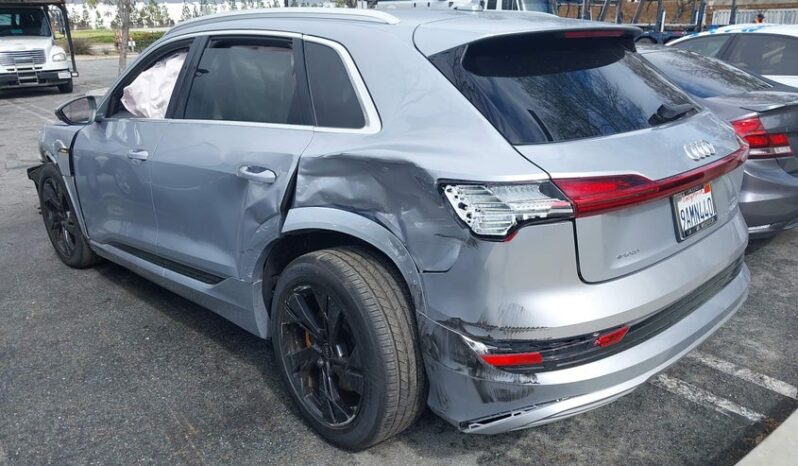 
								2022 Audi E-tron full									