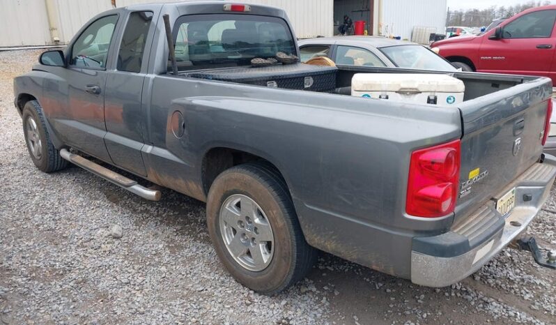 
								2005 Dodge Dakota full									