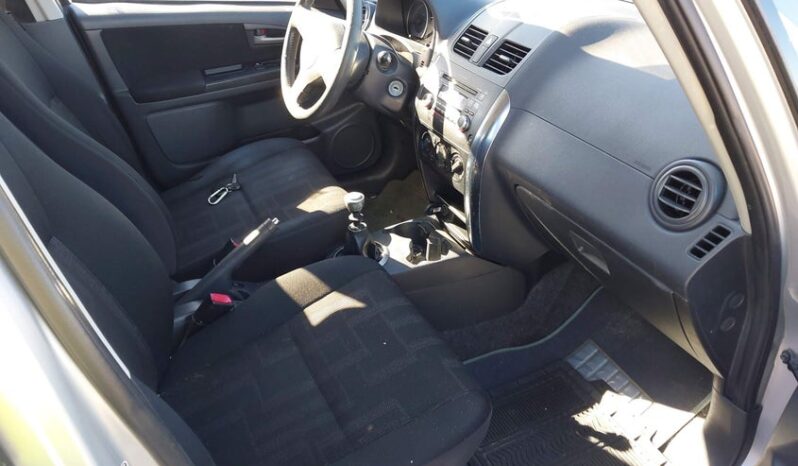 
								2011 Suzuki Sx4 full									