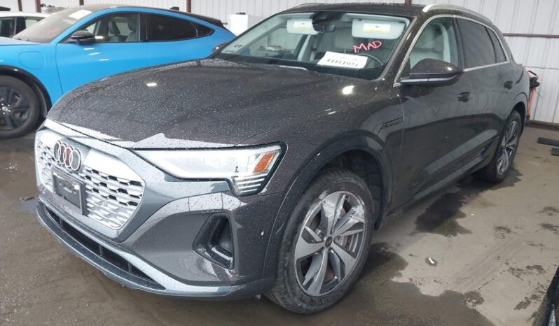 
								2024 Audi Q8 full									