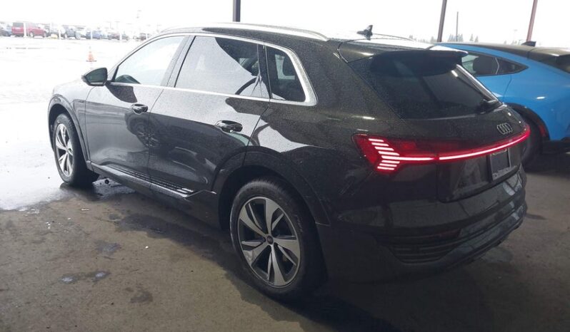 
								2024 Audi Q8 full									