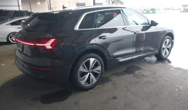 
								2024 Audi Q8 full									