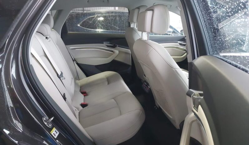 
								2024 Audi Q8 full									