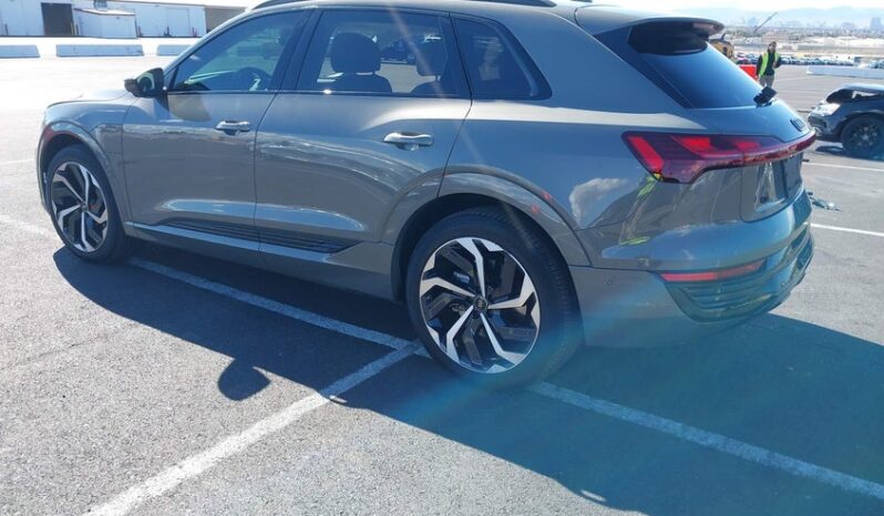 
								2024 Audi Q8 full									