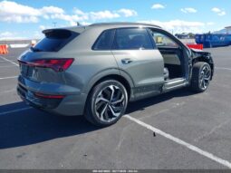 
										2024 Audi Q8 full									