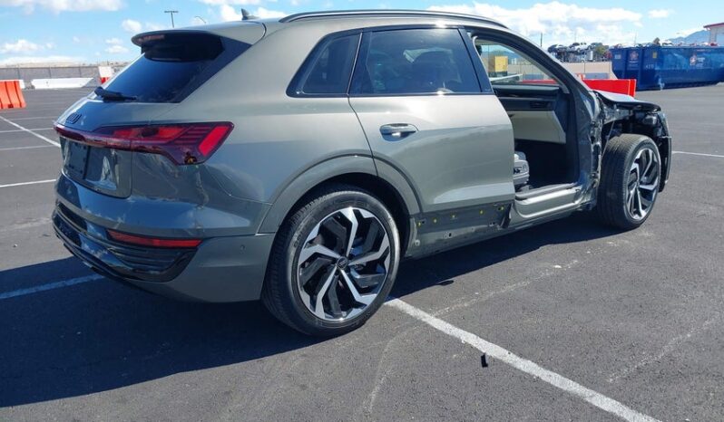 
								2024 Audi Q8 full									