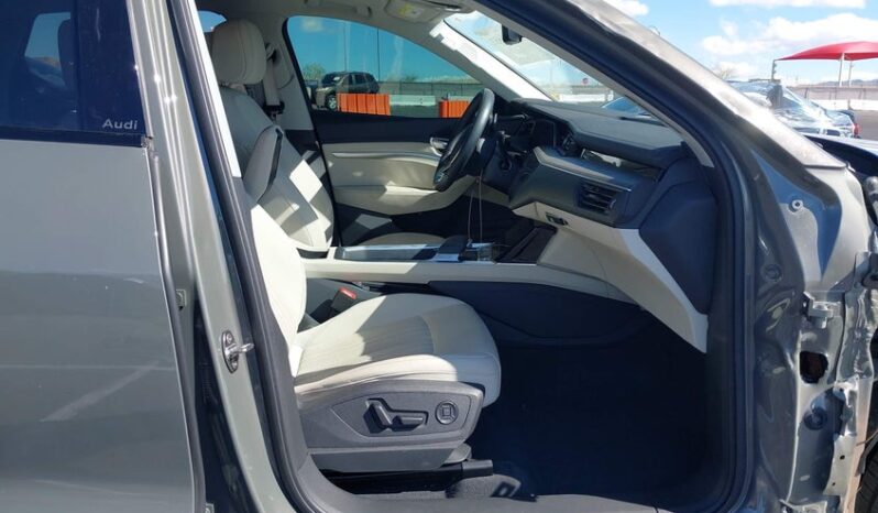 
								2024 Audi Q8 full									