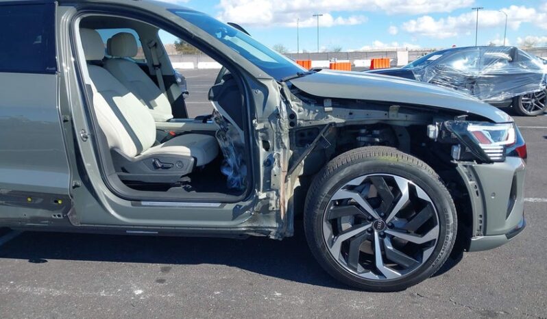 
								2024 Audi Q8 full									