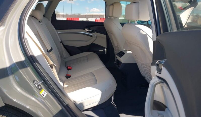 
								2024 Audi Q8 full									