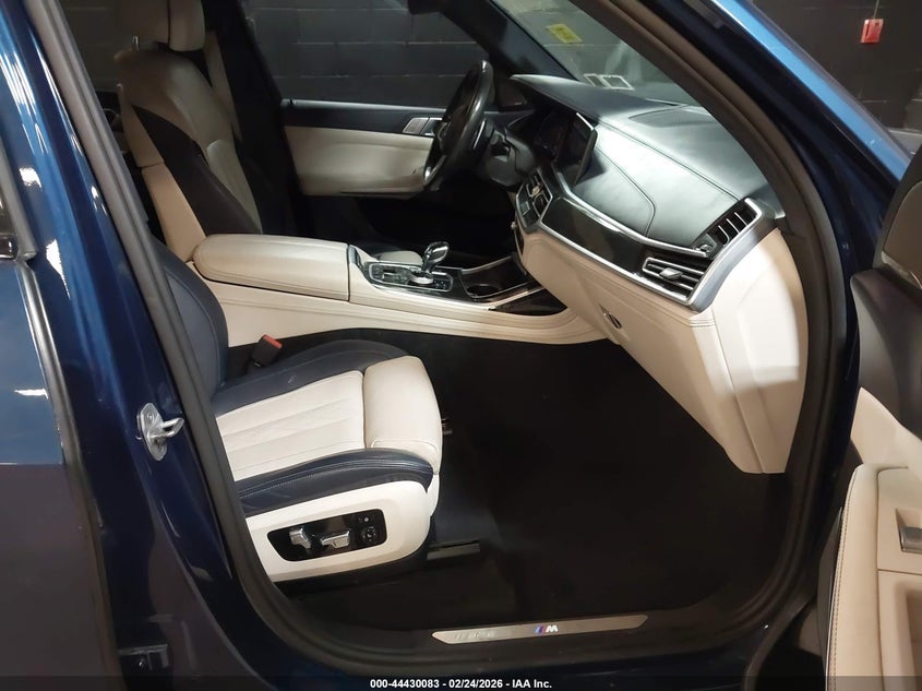 2021 BMW X7