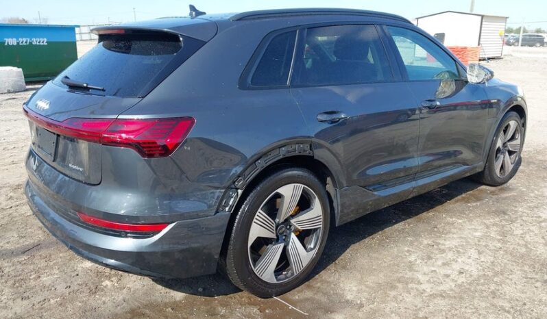 
								2022 Audi E-tron full									