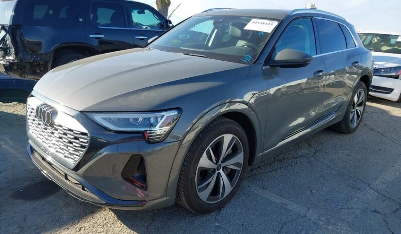 
								2024 Audi Q8 full									