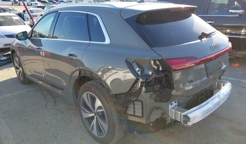 
								2024 Audi Q8 full									