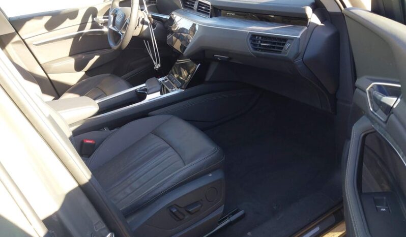 
								2024 Audi Q8 full									
