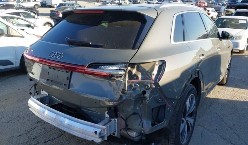
								2024 Audi Q8 full									