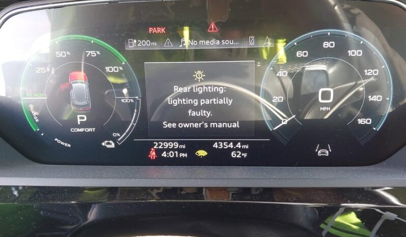 
								2024 Audi Q8 full									