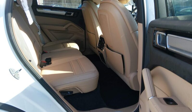 
								2023 Porsche Cayenne full									