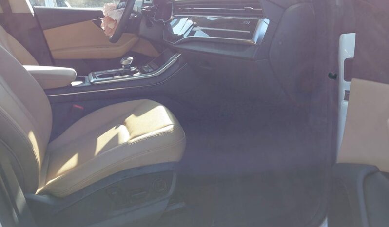 
								2023 Audi Q8 full									
