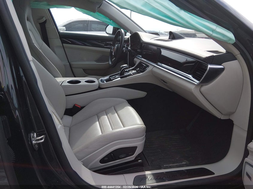 2022 Porsche Panamera