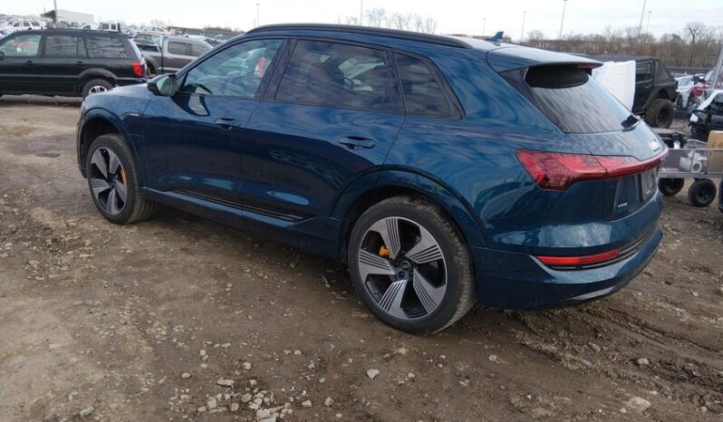 
								2022 Audi E-tron full									