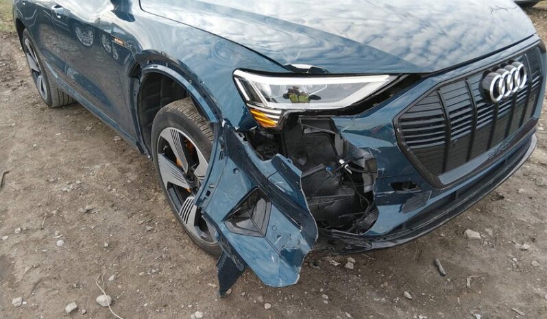
								2022 Audi E-tron full									
