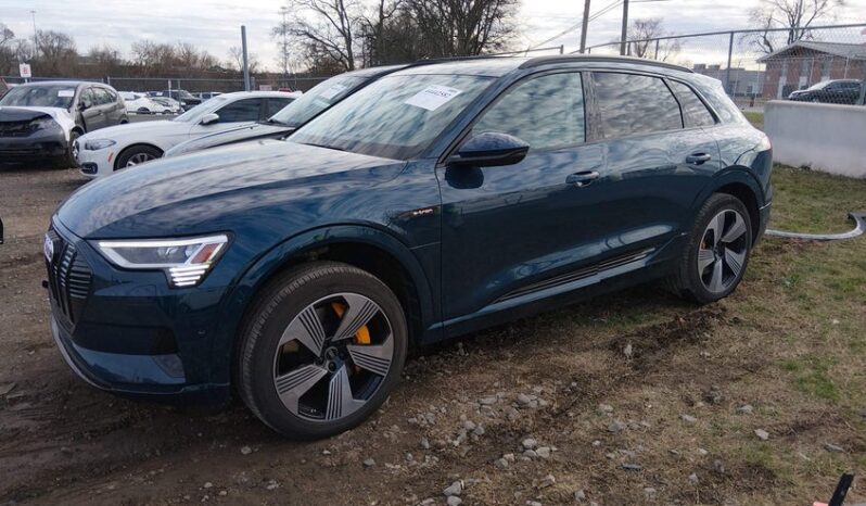 
								2022 Audi E-tron full									