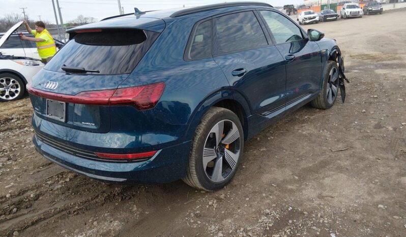
								2022 Audi E-tron full									
