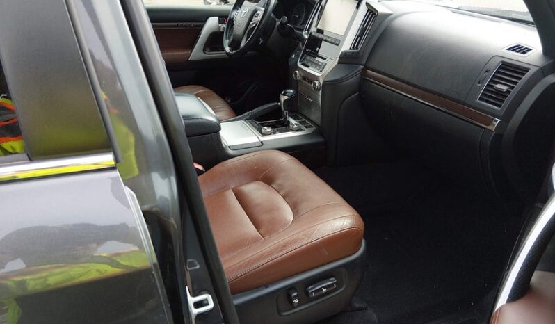 
								2017 Toyota Land cruiser full									
