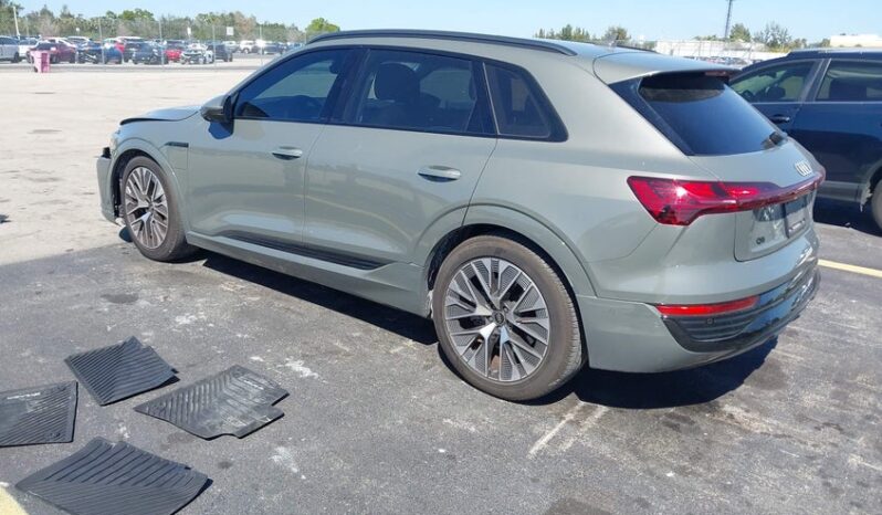 
								2024 Audi Q8 full									