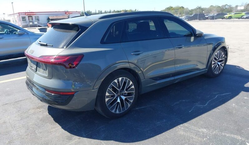 
								2024 Audi Q8 full									