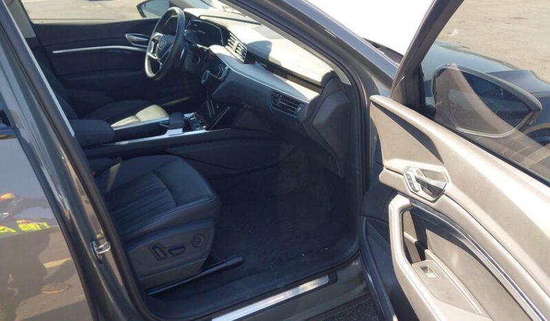 
								2024 Audi Q8 full									
