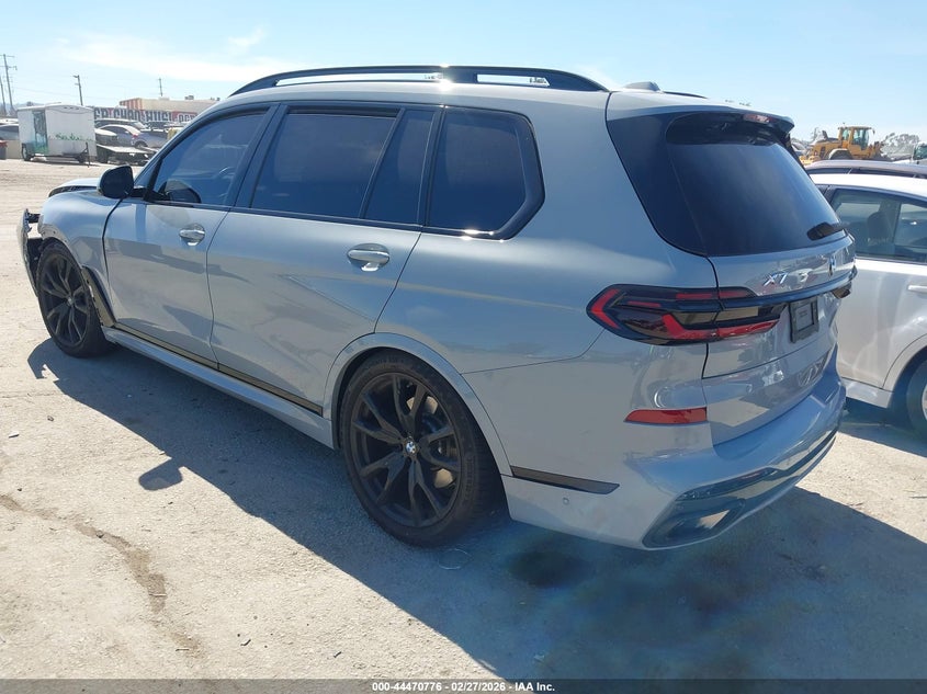 2025 BMW X7