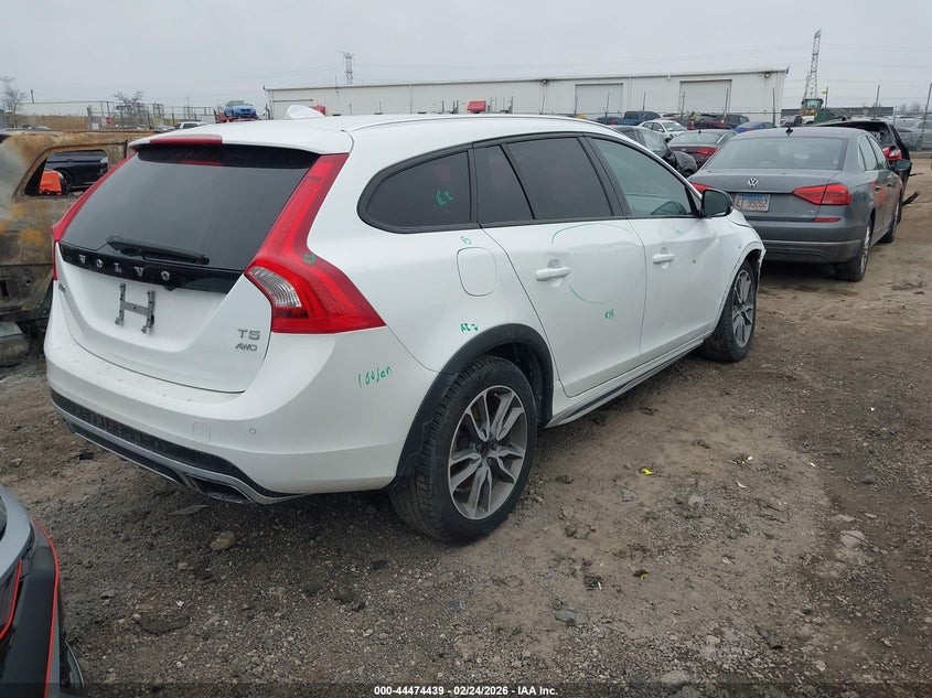 2015 Volvo V60 cross country