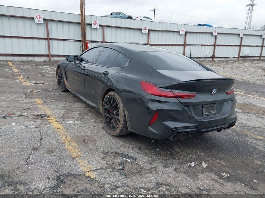 2023 BMW M8